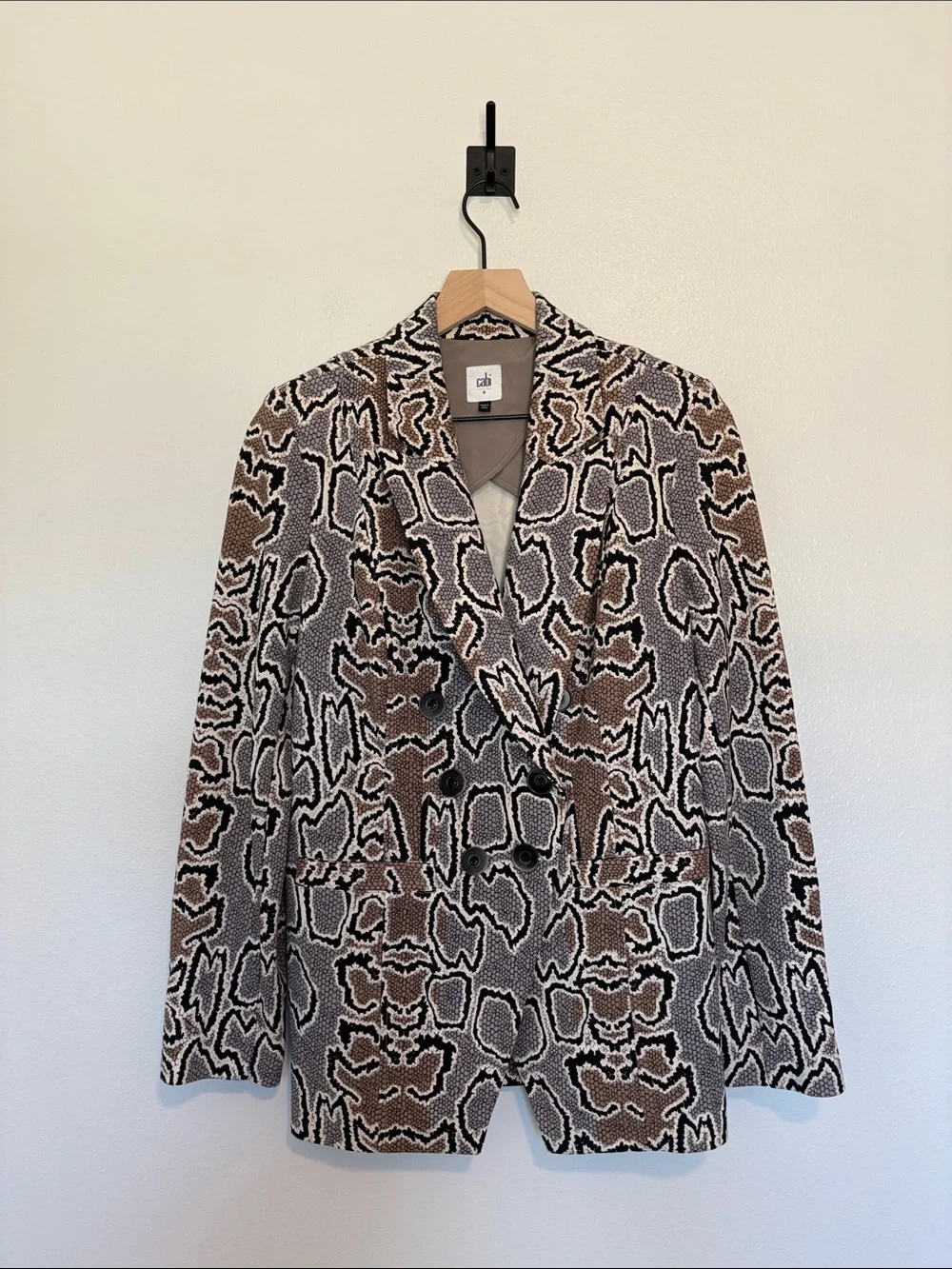 Cabi Python Snake Pattern Ponte Knit Double Breasted Blazer Jacket Grey 8